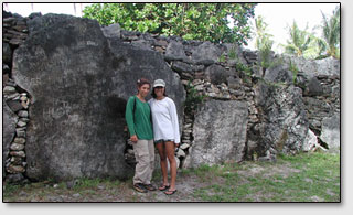 ����� ������� [marae coastal] �� ������� ������� [Huahine].