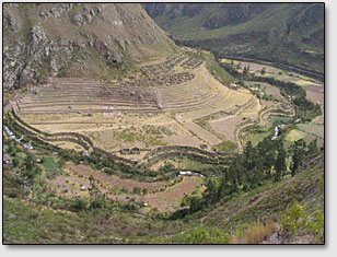 ��������� �������� ������� ���������� (Llactapata), 2600 � ��� ������� ����.