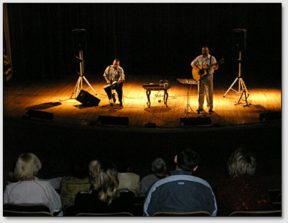 Музыкальная группа "Авакара" выступает с концертом в одном из сочинских санаториев, 2006 г.
