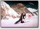 Альпинист Фёдор Конюхов со Знаменем Мира у Эвереста, май, 1992 г. 