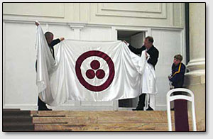 Vorbereitung des Friedensbanners.