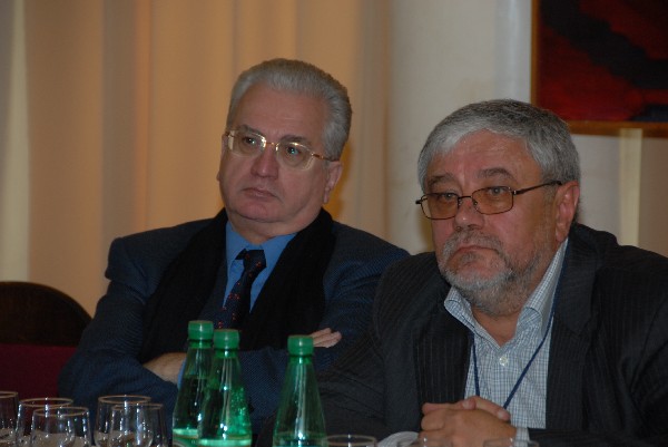 Слева направо: М.Б.Пиотровский директор Государственного Эрмитажа; Седов А.В., ген.директор ГМВ.
