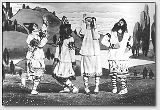 Фотография сцены из балета Весна священная. 1913 г.