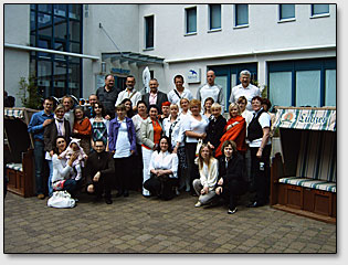 Общая фотография участников конференции перед отелем в курортном городке Юлиусрух на острове Рюген